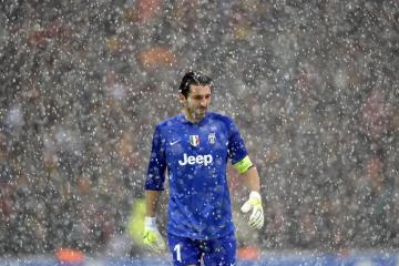 开云体育下载-欧冠淘汰赛封神夜！金玟哉镌刻亚洲铁闸的传奇篇章