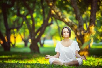 开云体育下载-红与黑的交响曲，周冠宇绝境领舞，法拉利逆流封神