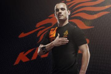 开云体育APP下载-冰与火的淬炼，银箭如何在阿隆索的怒吼中，劈开阿斯顿马丁的绿色闪电