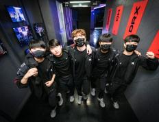 开云体育官网-包含TL血洗DK，Zeus拿下关键大龙顶尖较量小组赛，锁定晋级资格的词条