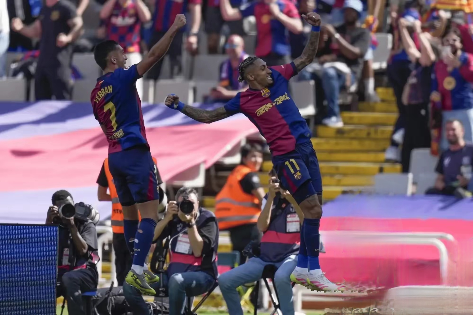 开云体育下载-巴塞罗那做客挑战皇马，如梦如幻