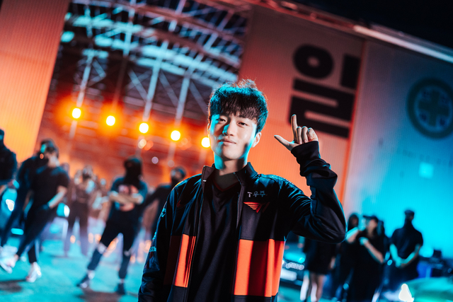 开云体育-NS险胜BRO，Keria极限生还后反打顶尖较量淘汰赛，留下经典瞬间