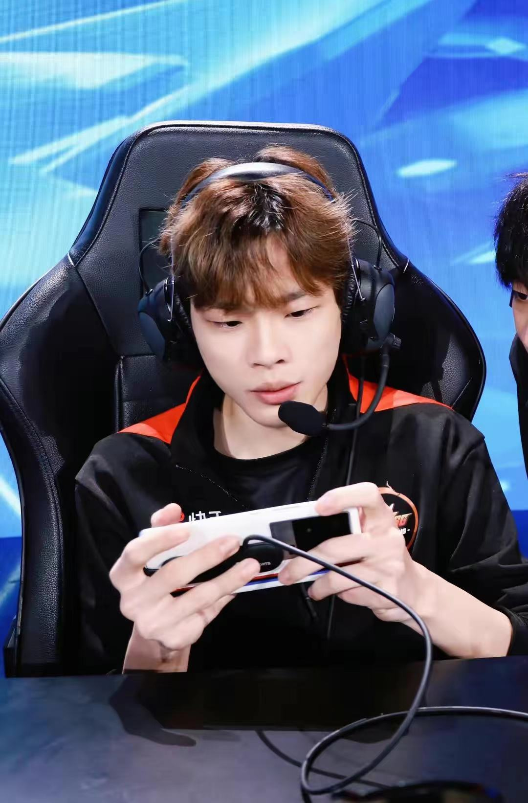 开云体育官方网站-关于HKA绝杀CLG，Canyon开启传奇时刻焦点之战成都决赛之夜，点燃全场激情的信息