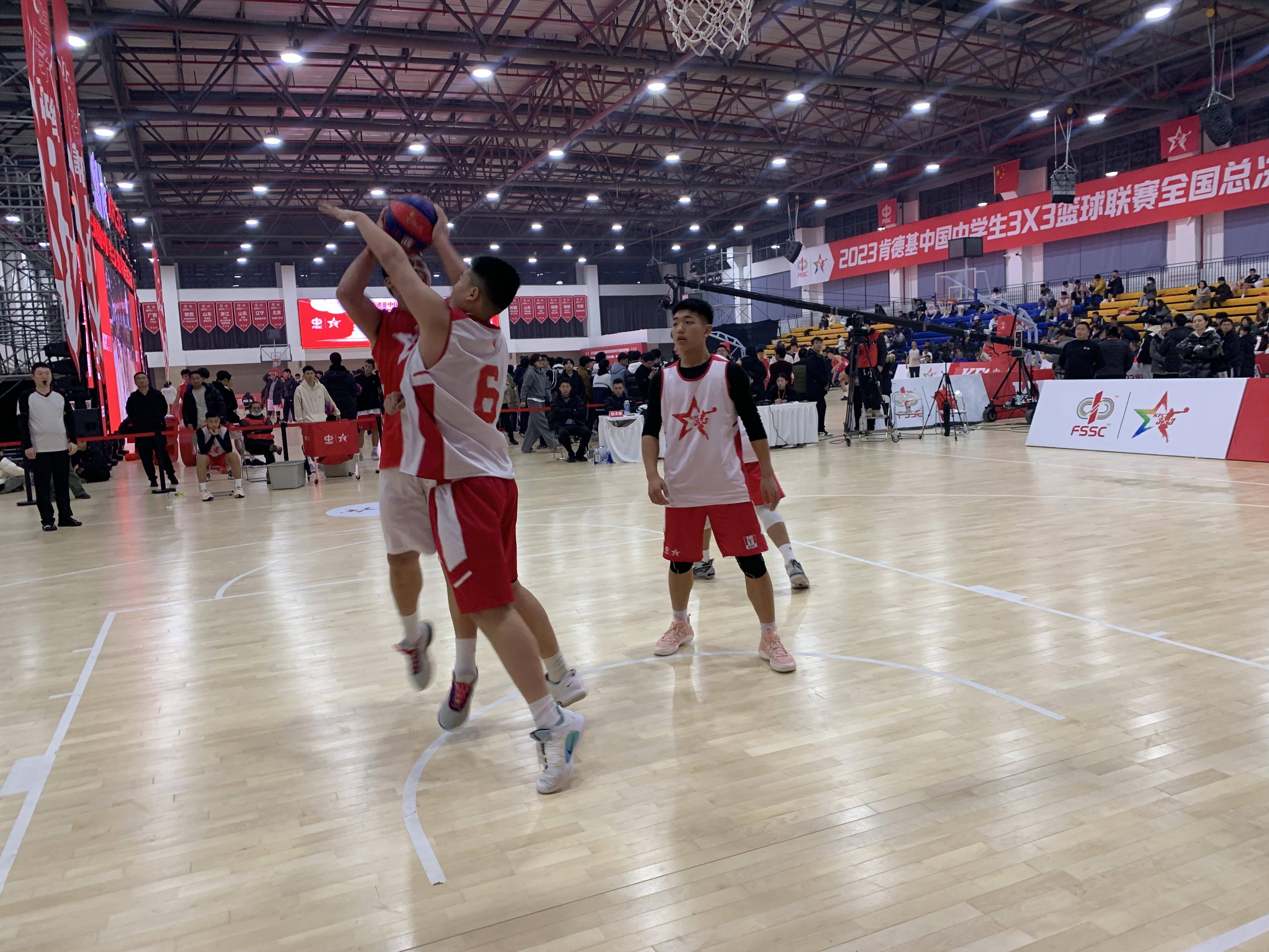 开云体育登录-WBG轻取TL,ShowMaker极限生还后反打强强对话成都决赛之夜,强势挺进下一轮的简单介绍