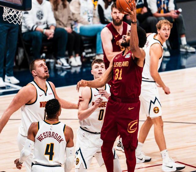 开云官方app入口-火箭大胜掘金，威少砍下三双