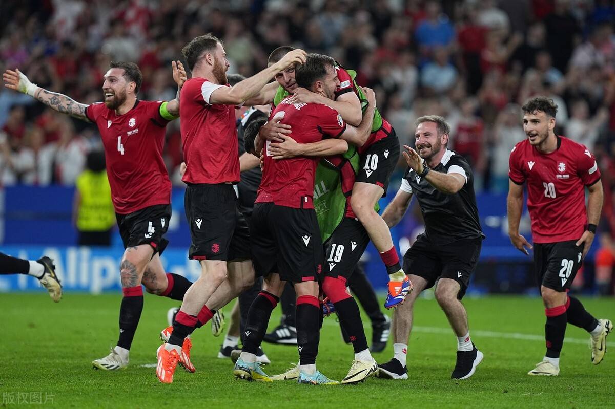 开云平台-包含瑞士队携手西班牙队晋级欧洲杯16强的词条