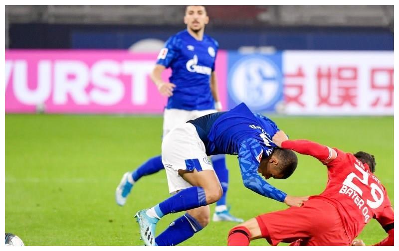 开云体育平台APP-沙尔克客场遭逢阻击，积分榜失势落后