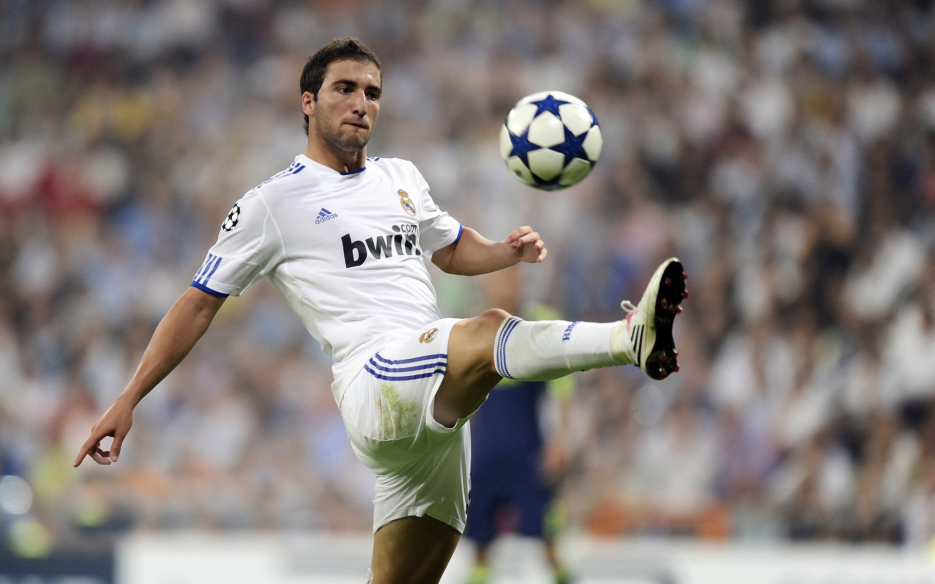 开云体育入口-深渊与巅峰，马里铁骨与京多安之心，镌刻超越胜负的竞技硬度