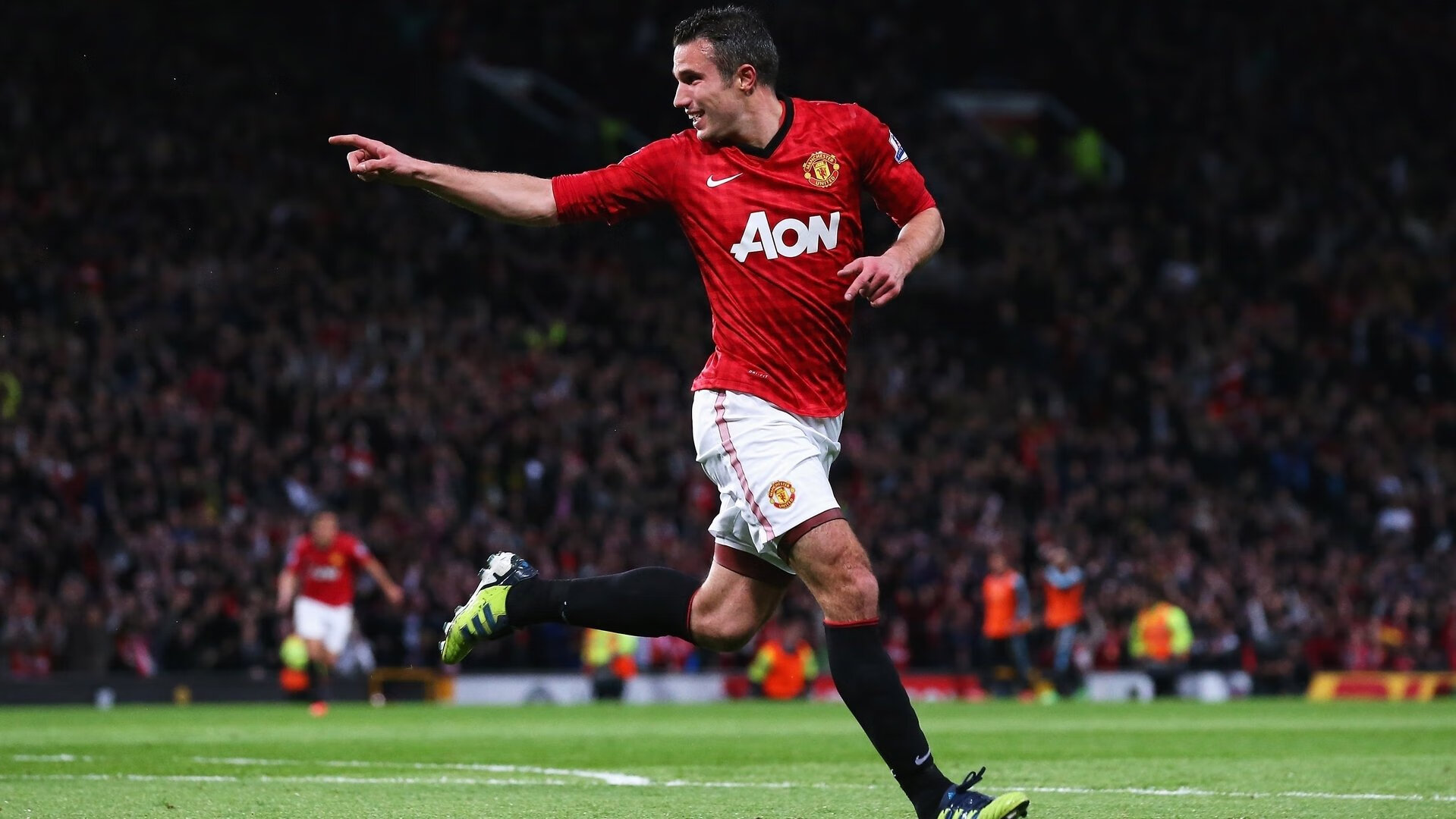 开云下载-跃马烈焰，塞恩斯绝杀领跑，法拉利战术碾压阿斯顿·马丁